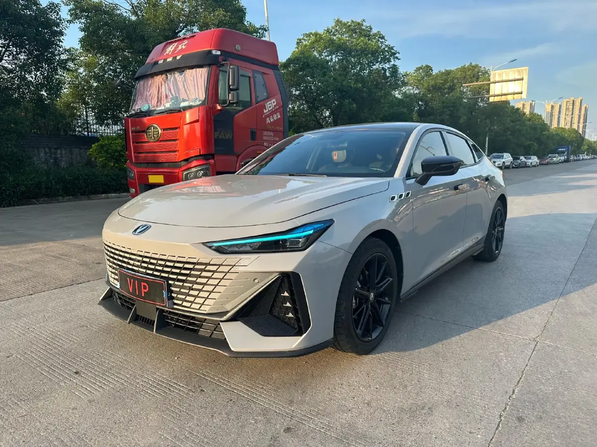 2022 ChangAn UNI-V 1.5T 188HP L4 7DCT