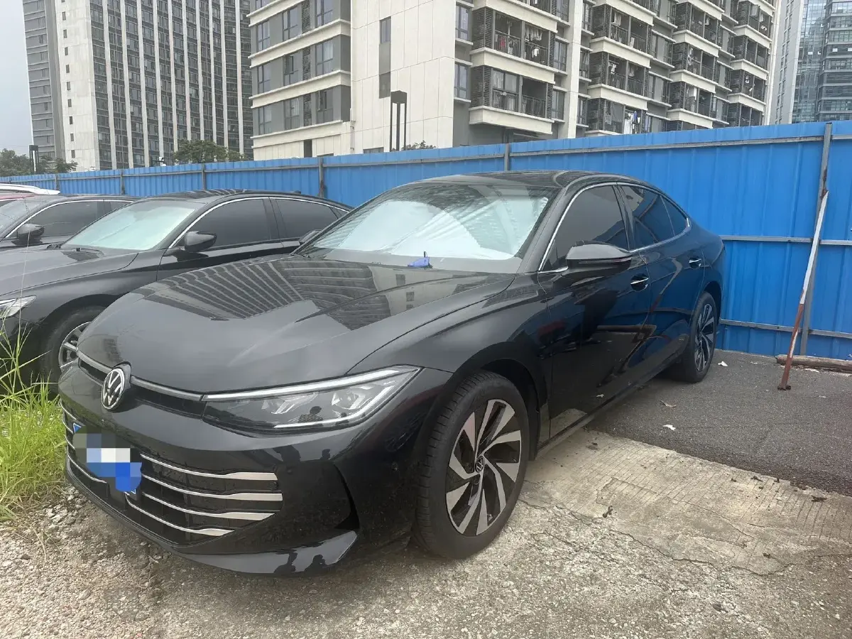 2025 Volkswagen Passat 2.0T 220HP L4 7DCT