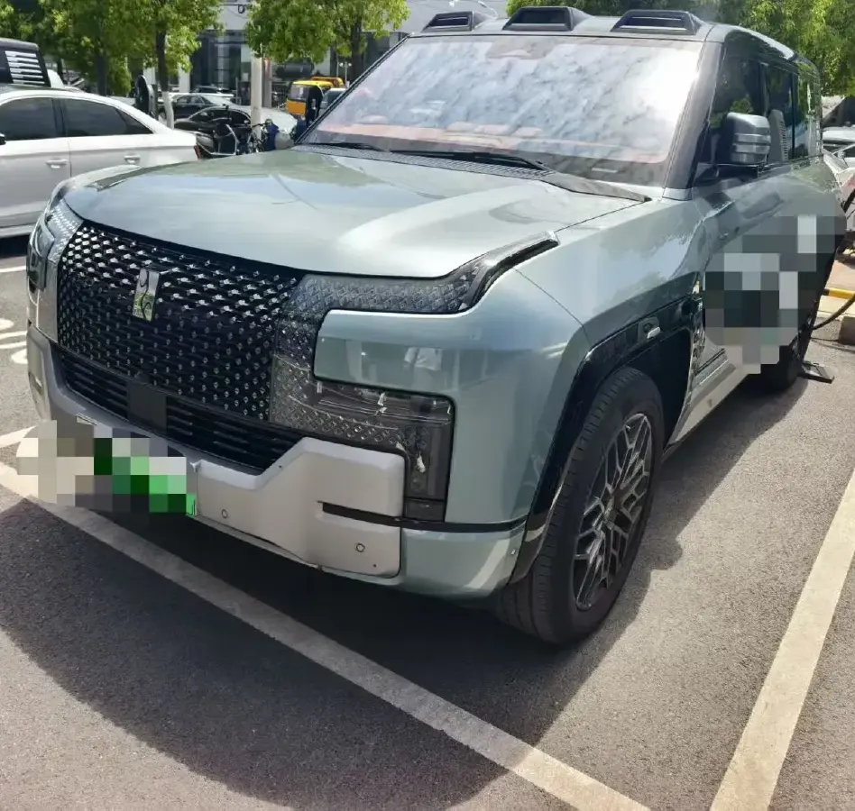 2023 YangWang U8 2.0T 272HP L4 REEV 49.05KWH