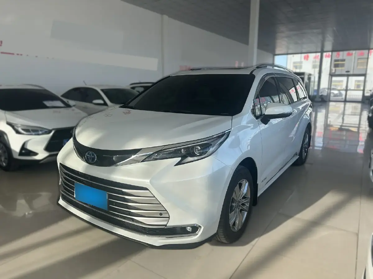 2023 Toyota Sienna 2.5L 189HP L4 E-CVT Hybrid
