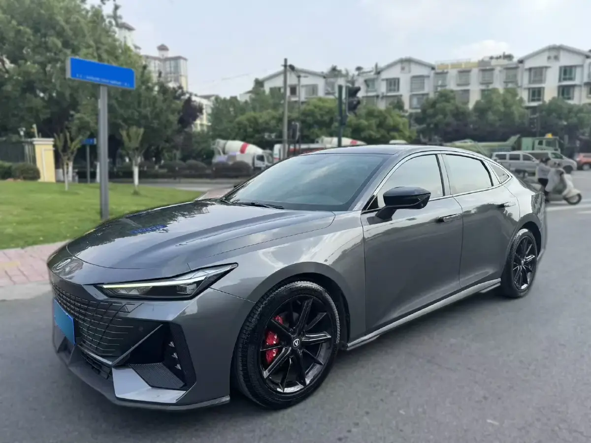 2022 ChangAn UNI-V 1.5T 188HP L4 7DCT