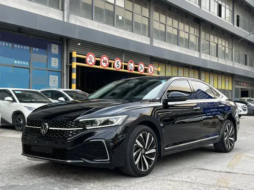 2022 Volkswagen Passat 2.0T 186HP L4 7DCT