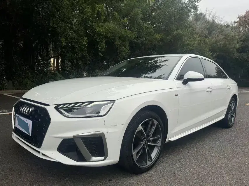 2022 Audi A4L 2.0T 190HP L4 7DCT