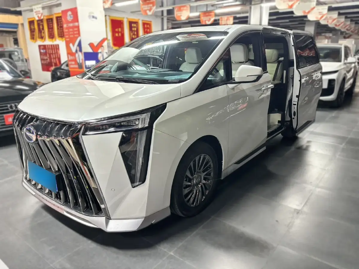 2023 GAC Trumpchi M8 2.0T 190HP L4 E-CVT Hybrid