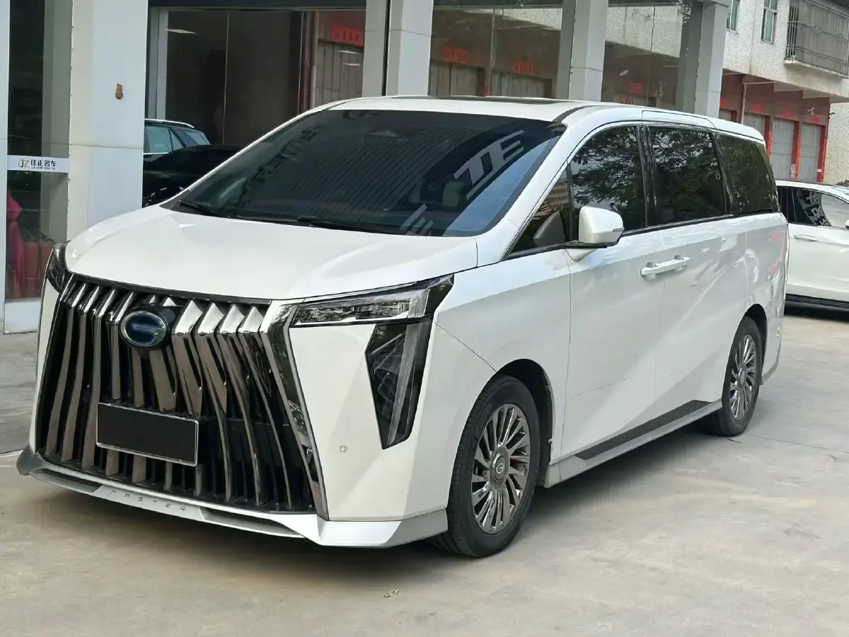 2023 GAC Trumpchi M8 2.0T 190HP L4 E-CVT Hybrid