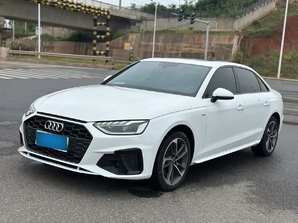 2022 Audi A4L 2.0T 190HP L4 7DCT