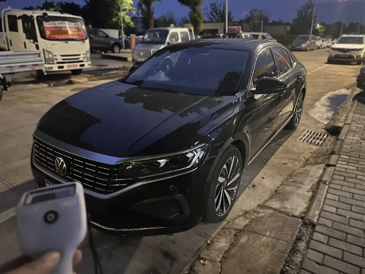 2024 Volkswagen Passat 2.0T 186HP L4 7DCT