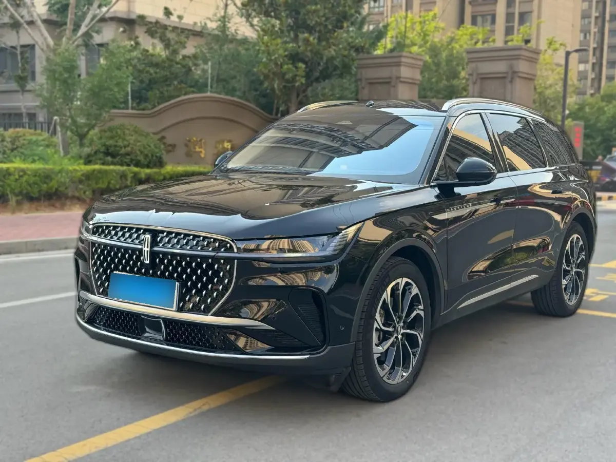 2023 Lincoln Nautilus 2.0T 261HP L4 8AT