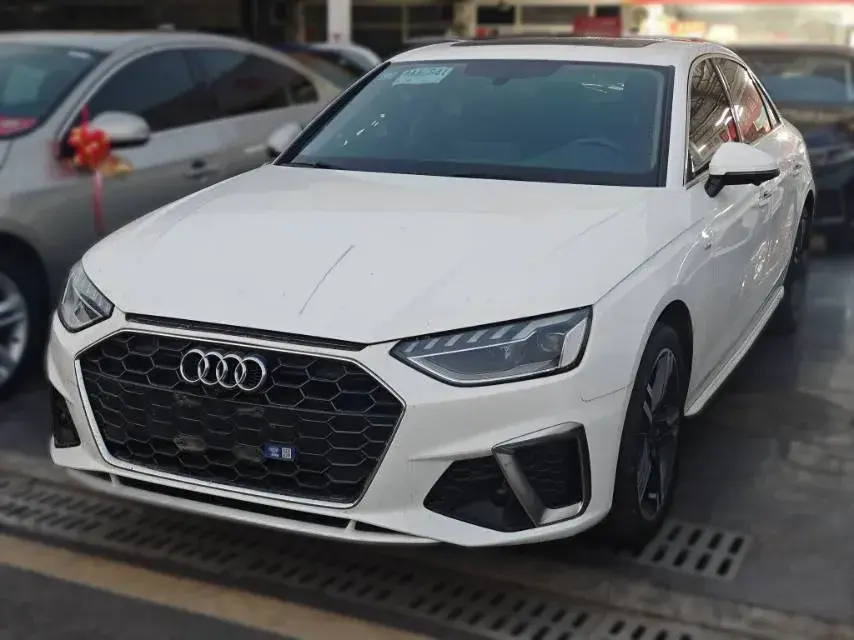 2022 Audi A4L 2.0T 190HP L4 7DCT