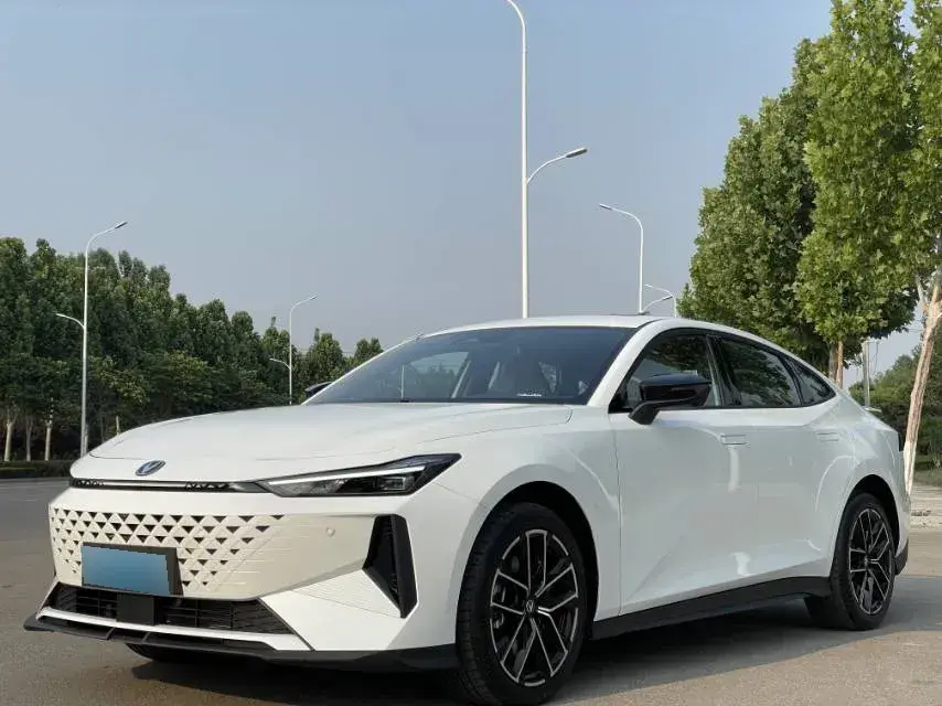 2024 ChangAn UNI-V iDD 1.5L 110HP L4 E-CVT PHEV 18.99KWH