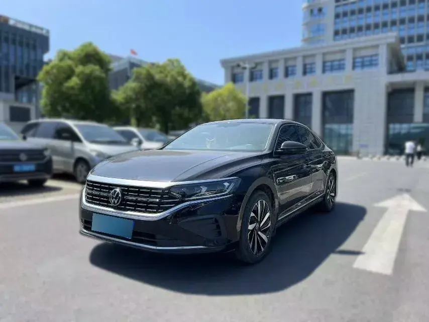 2024 Volkswagen Passat 2.0T 186HP L4 7DCT