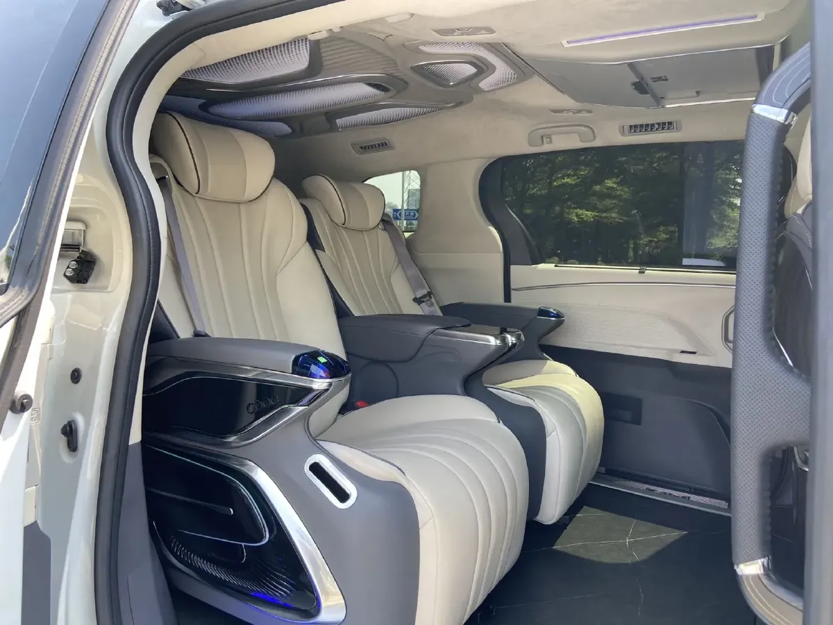 2024 Toyota Sienna 2.5L 189HP L4 E-CVT Hybrid,autocango,china used car exporter,china ev exporter,chinese used car exporter,chinese used ev exporter