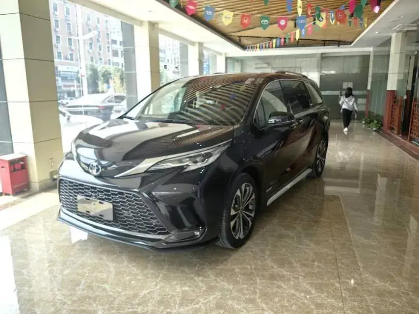 2024 Toyota Granvia 2.5L 189HP L4 E-CVT Hybrid