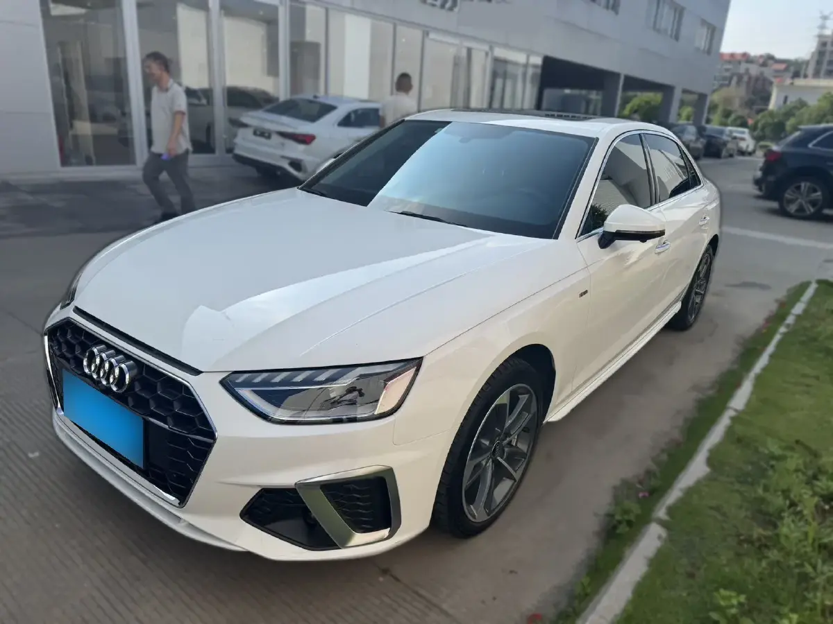 2022 Audi A4L 2.0T 190HP L4 7DCT