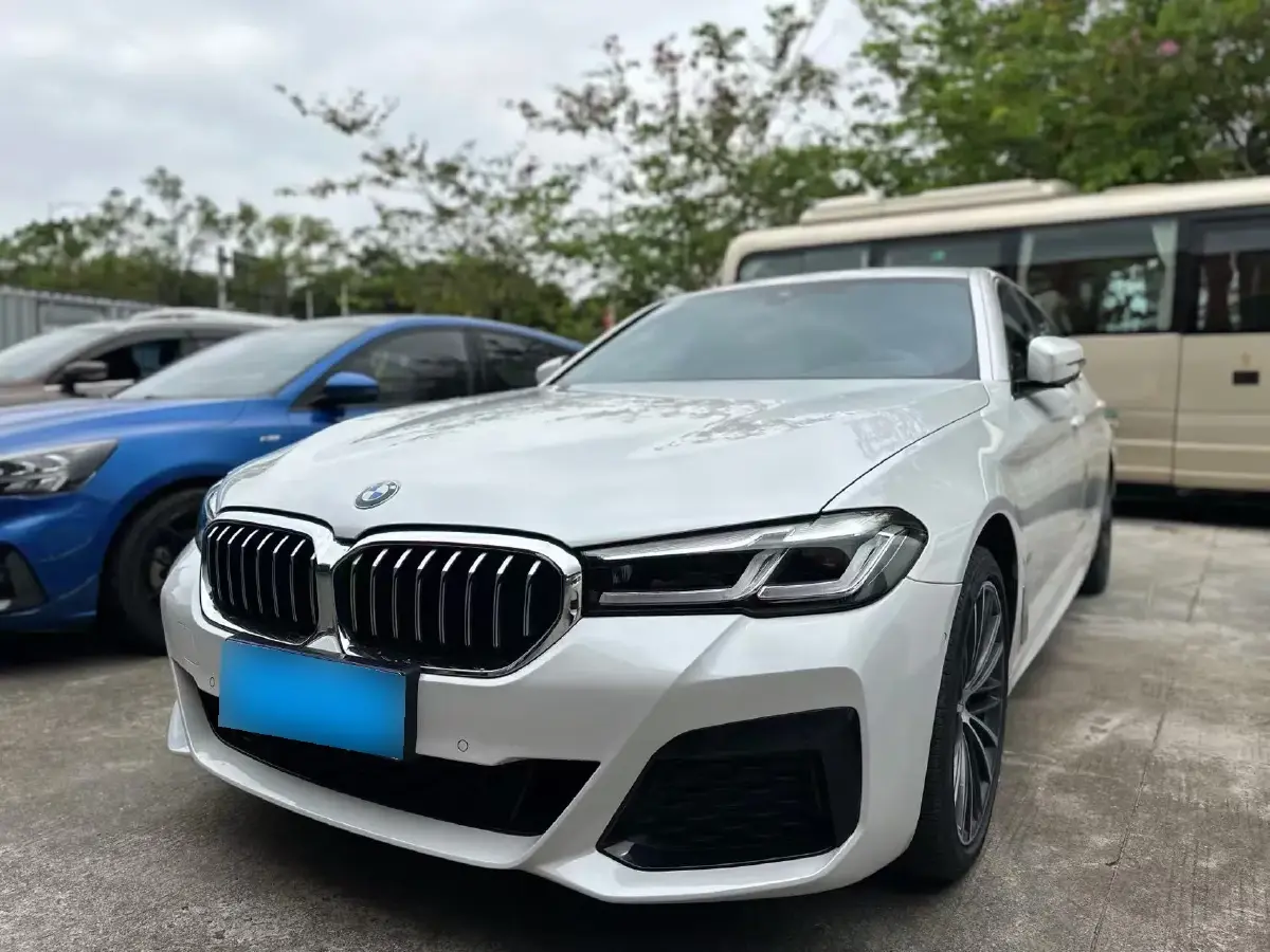 2022 BMW 5 Series 2.0T 252HP L4 8AT
