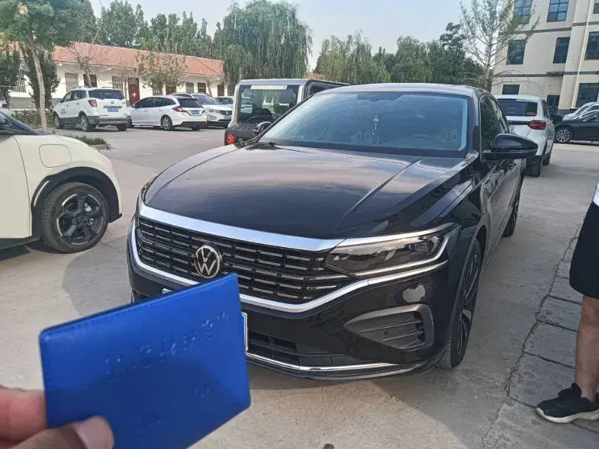 2024 Volkswagen Passat 2.0T 220HP L4 7DCT