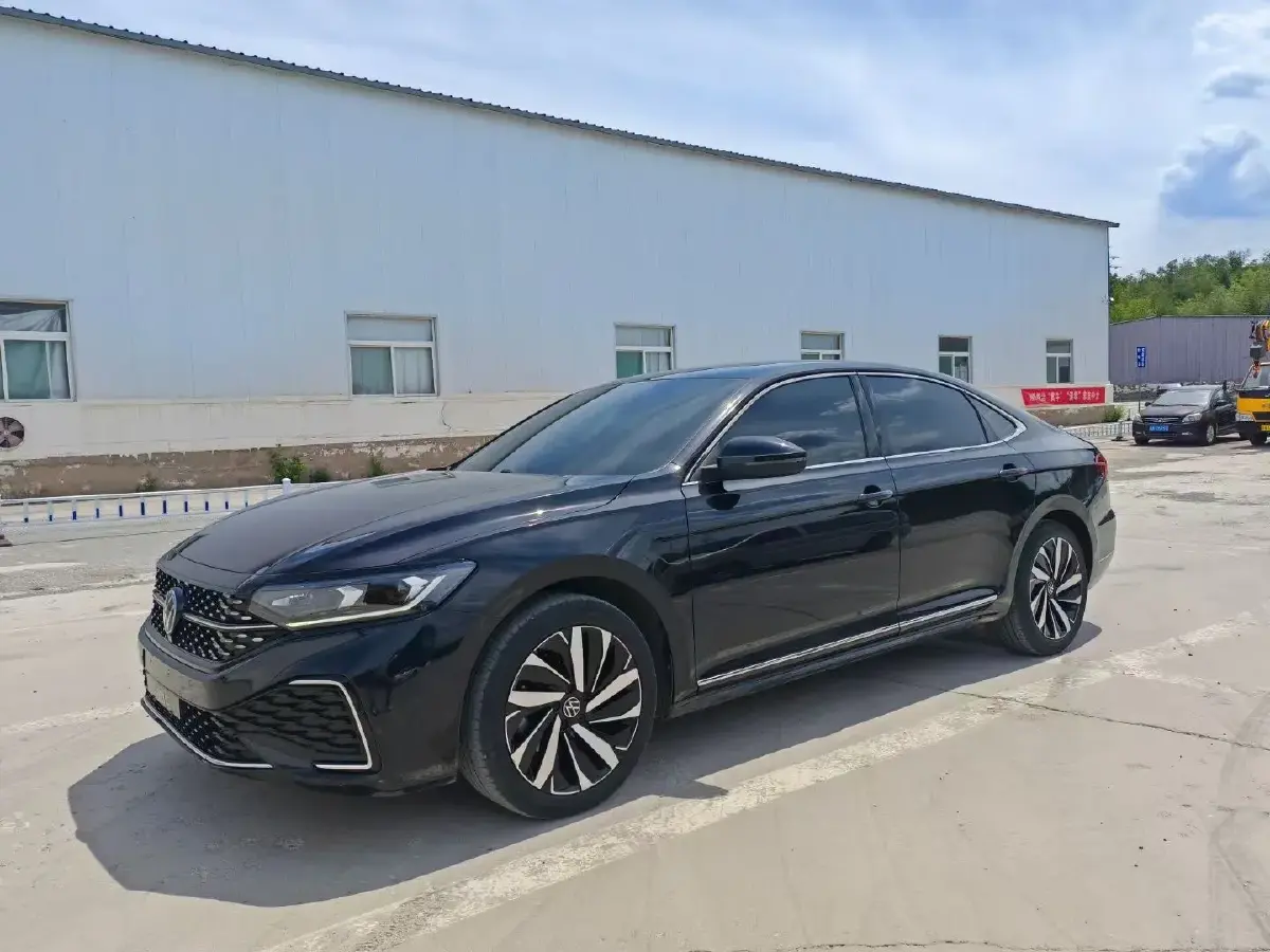 2022 Volkswagen Passat 2.0T 186HP L4 7DCT