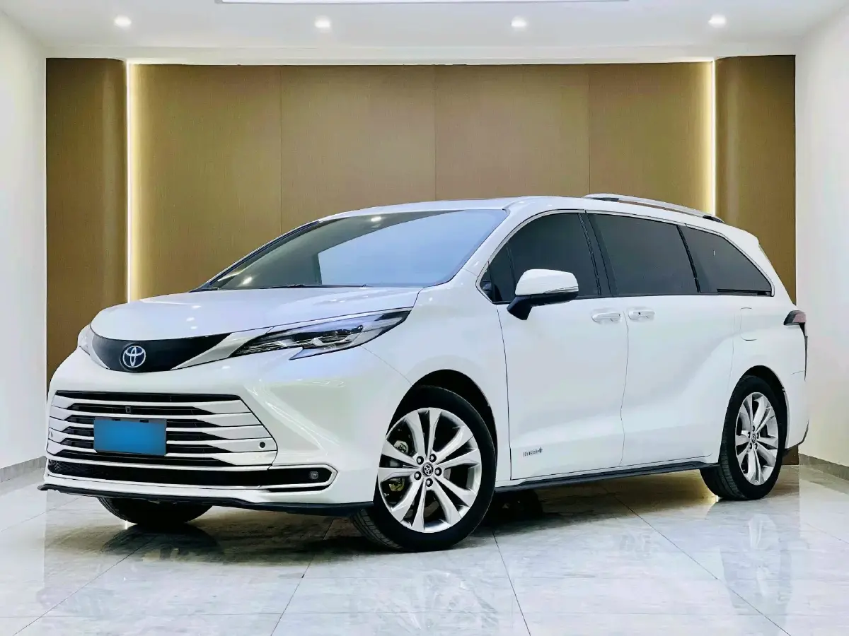 2023 Toyota Sienna 2.5L 189HP L4 E-CVT Hybrid