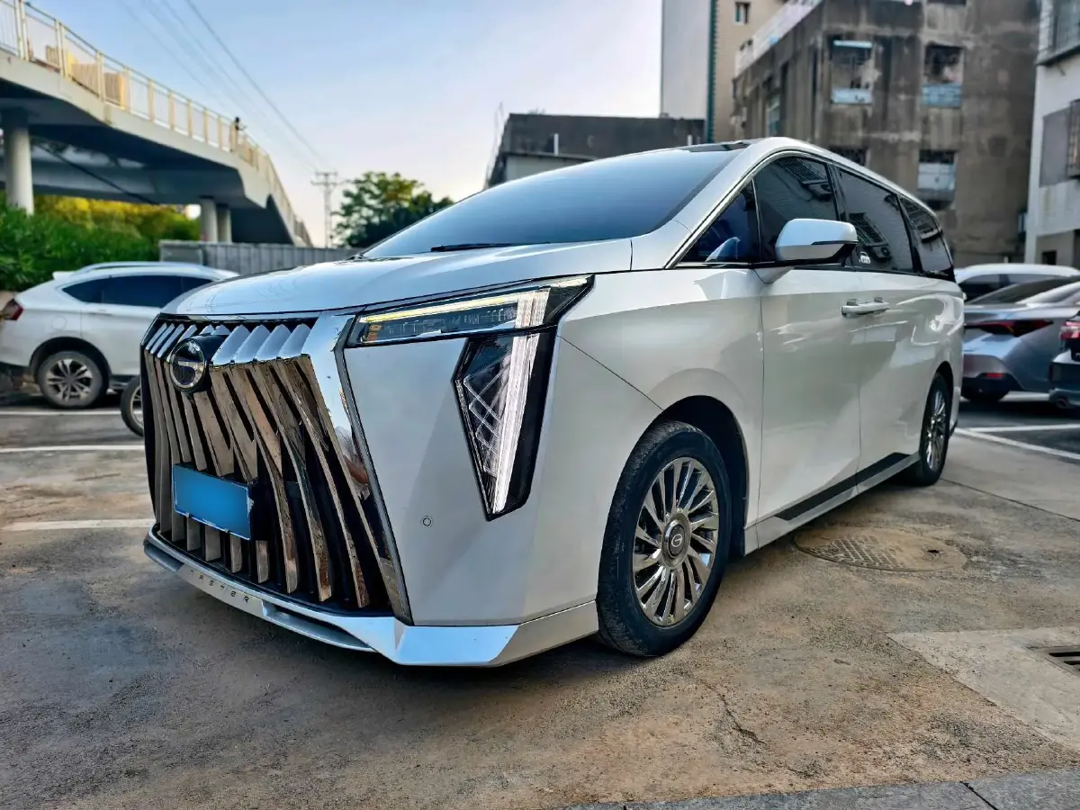 2023 GAC Trumpchi M8 2.0T 190HP L4 E-CVT Hybrid