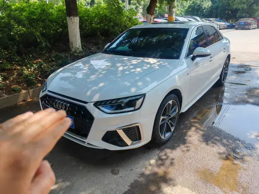 2022 Audi A4L 2.0T 190HP L4 7DCT