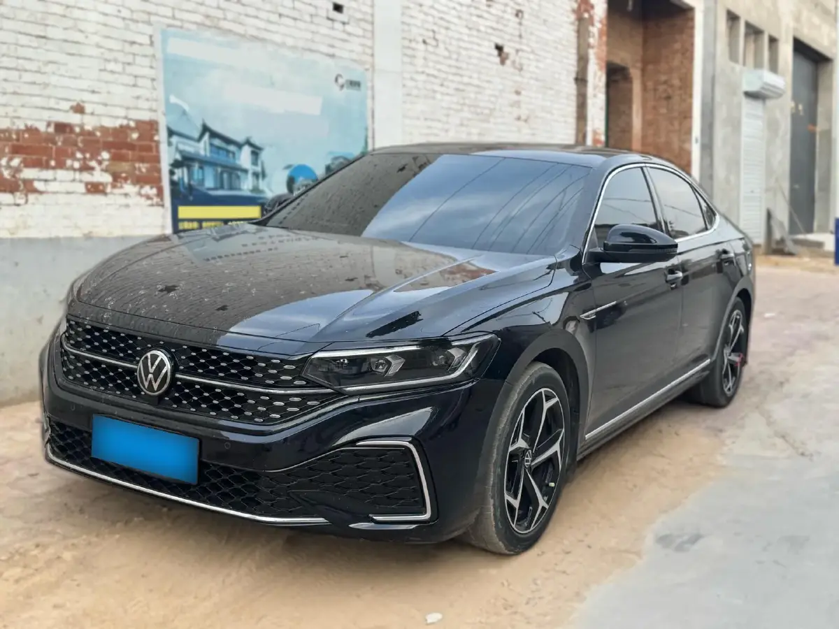 2024 Volkswagen Passat 2.0T 186HP L4 7DCT