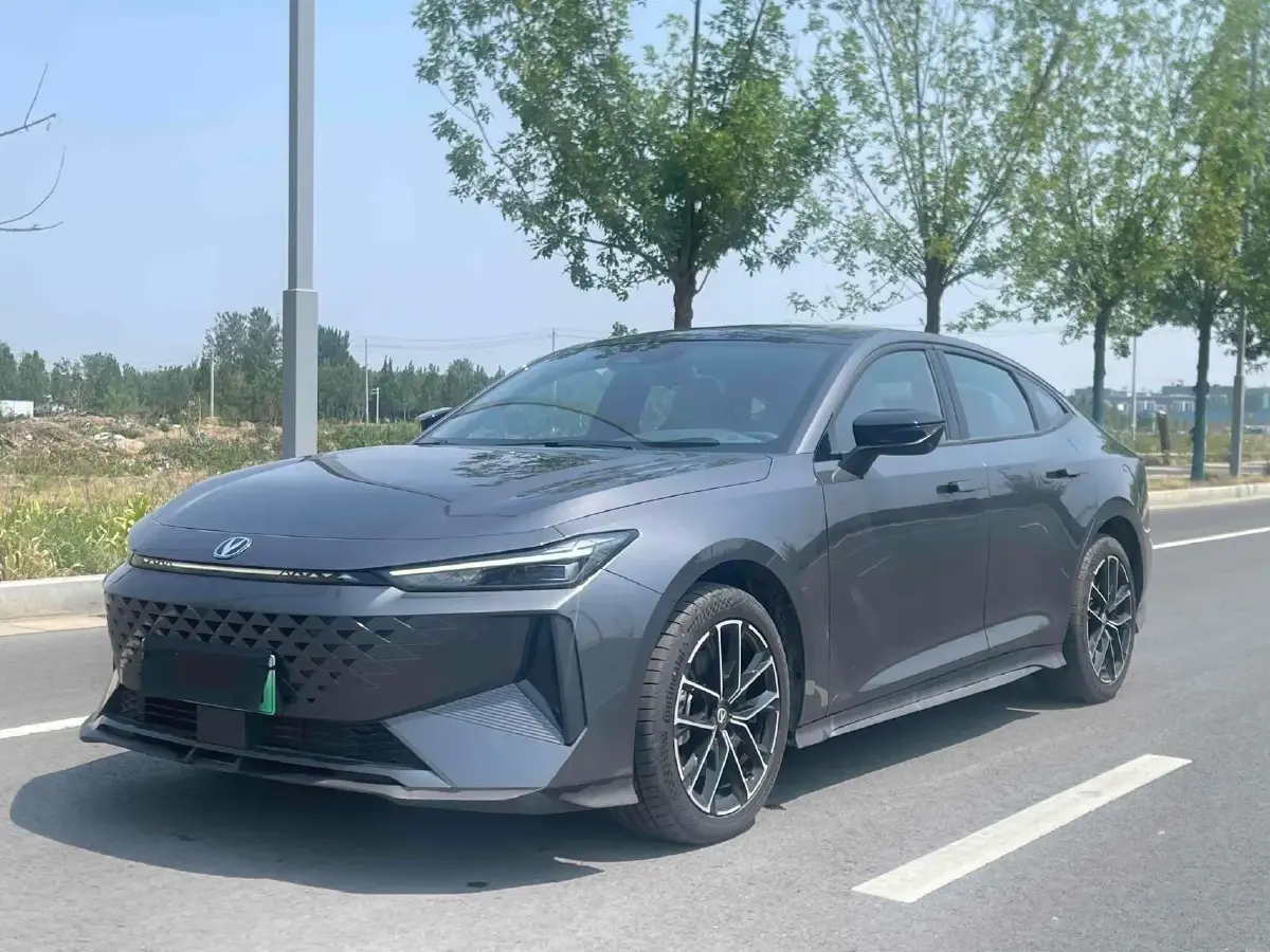 2024 ChangAn UNI-V iDD 1.5L 110HP L4 E-CVT PHEV 18.99KWH