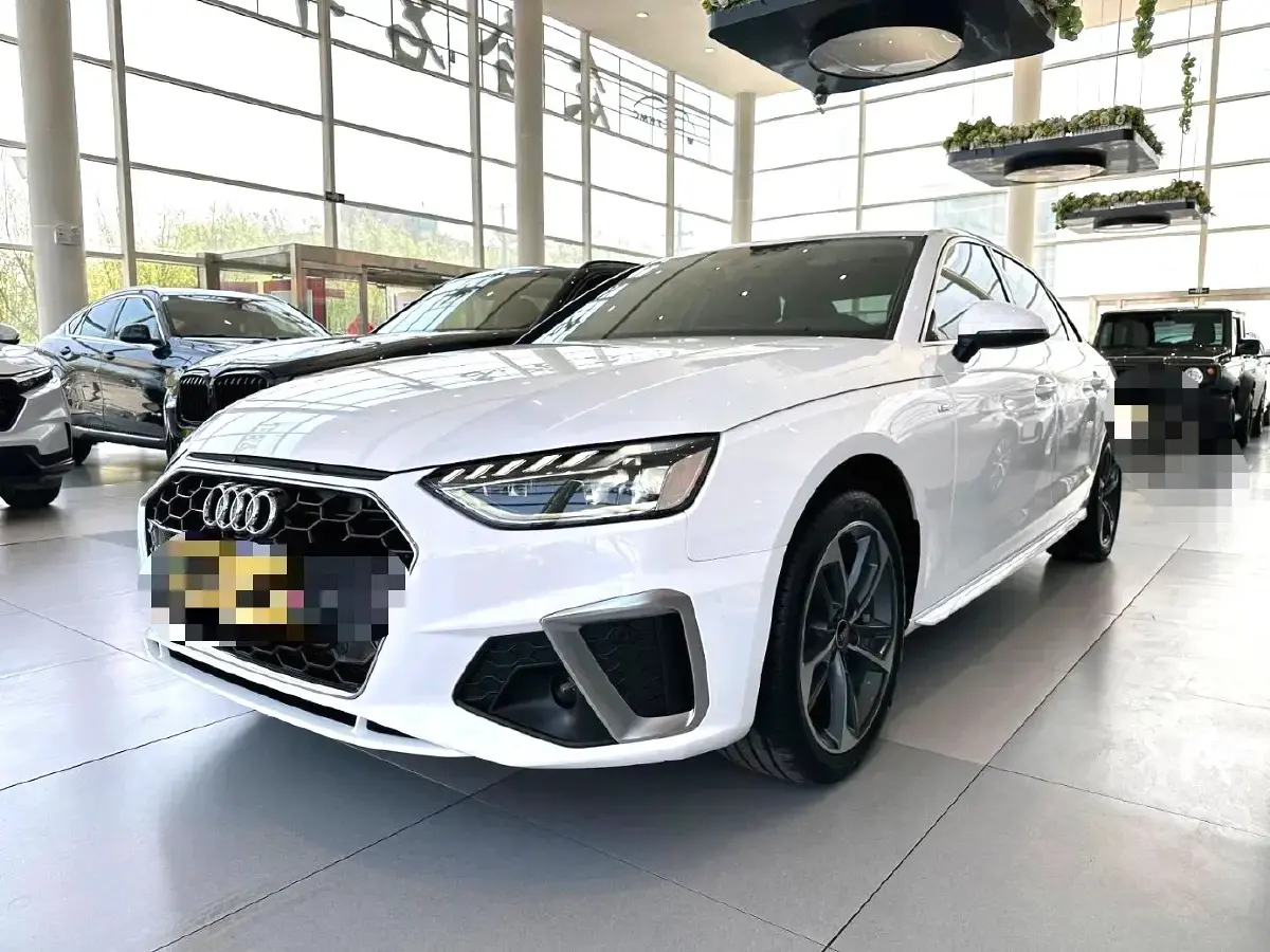 2022 Audi A4L 2.0T 190HP L4 7DCT