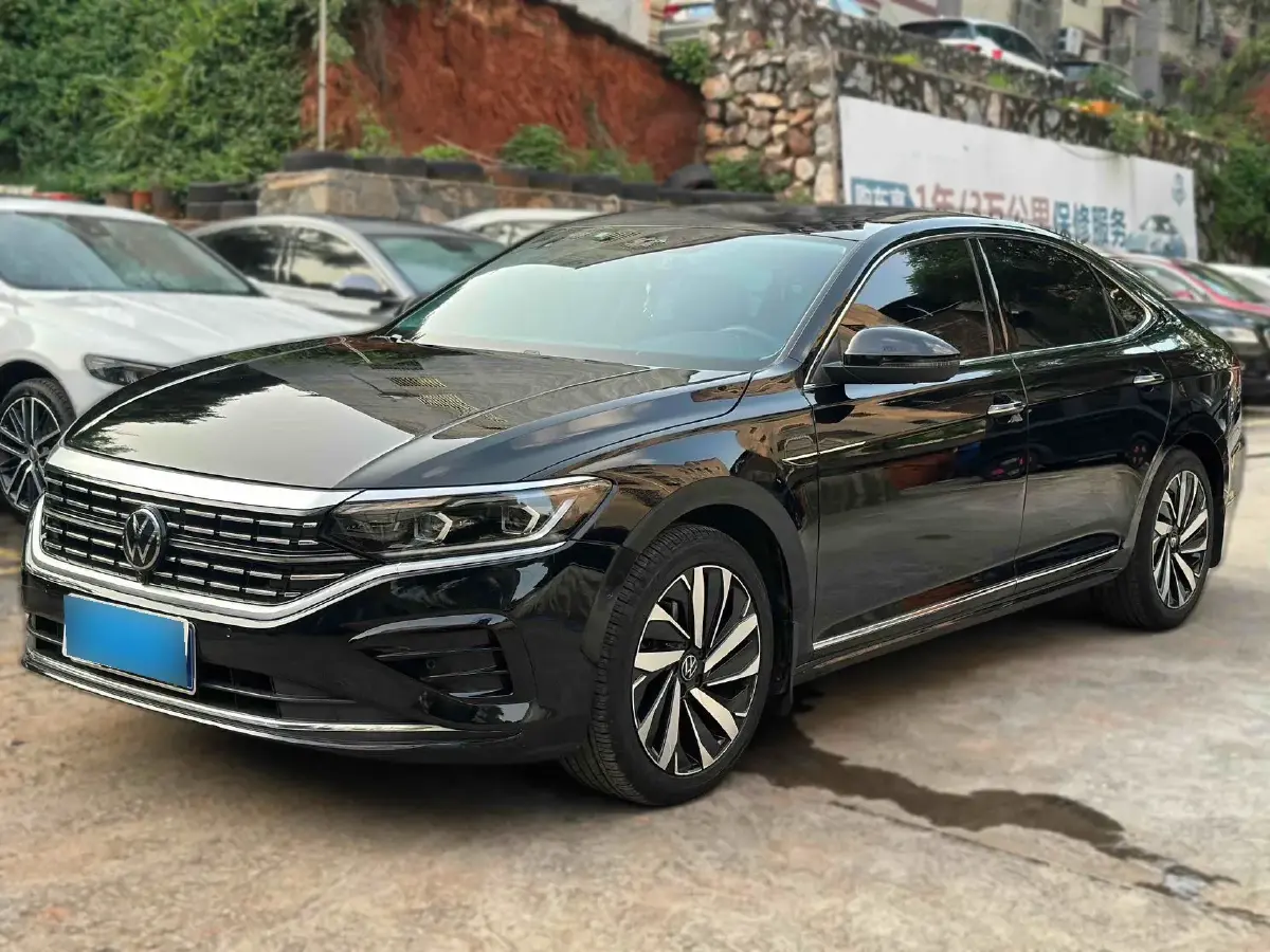2022 Volkswagen Passat 2.0T 186HP L4 7DCT