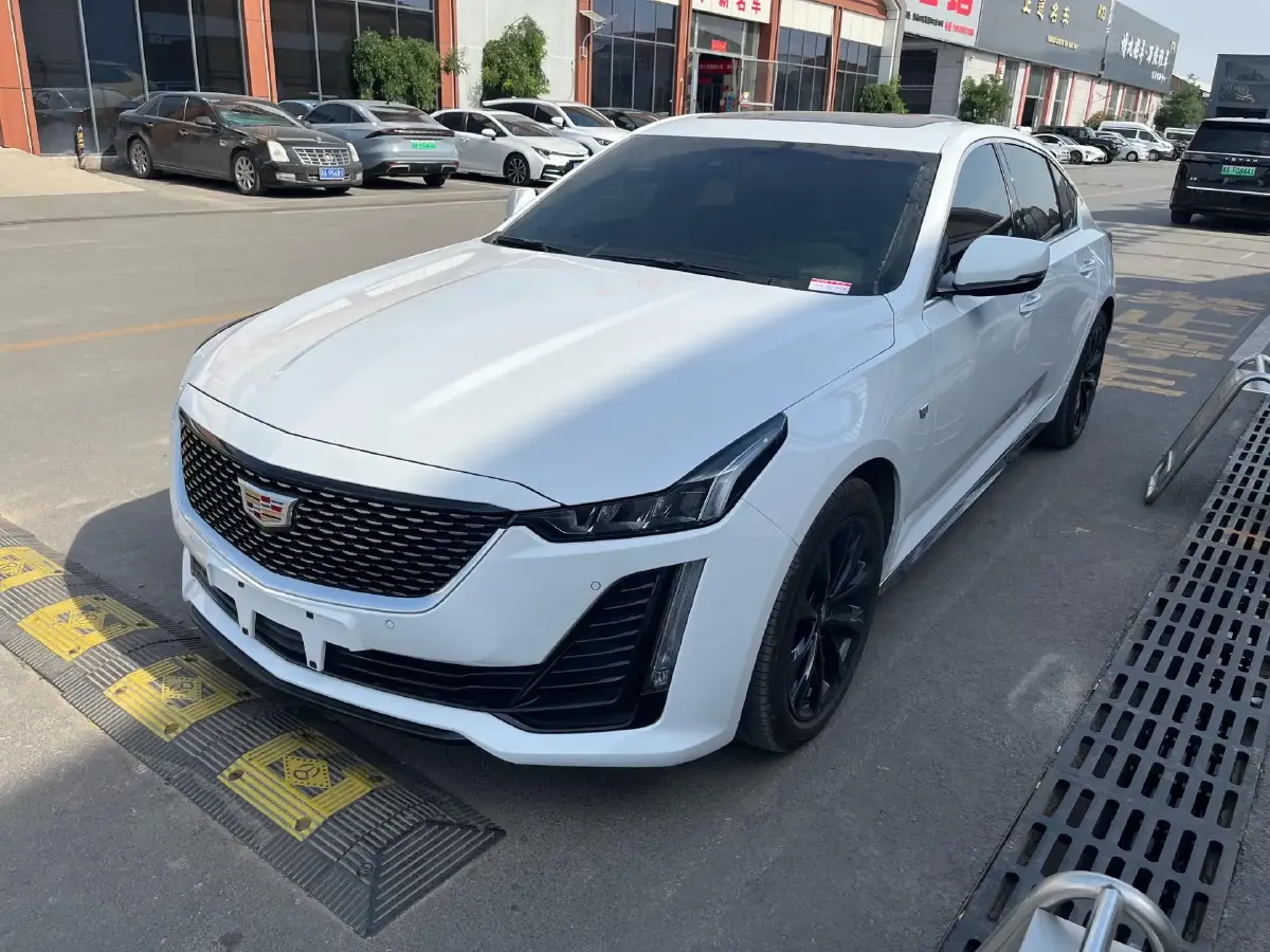 2022 Cadillac CT5 2.0T 237HP L4 10AT