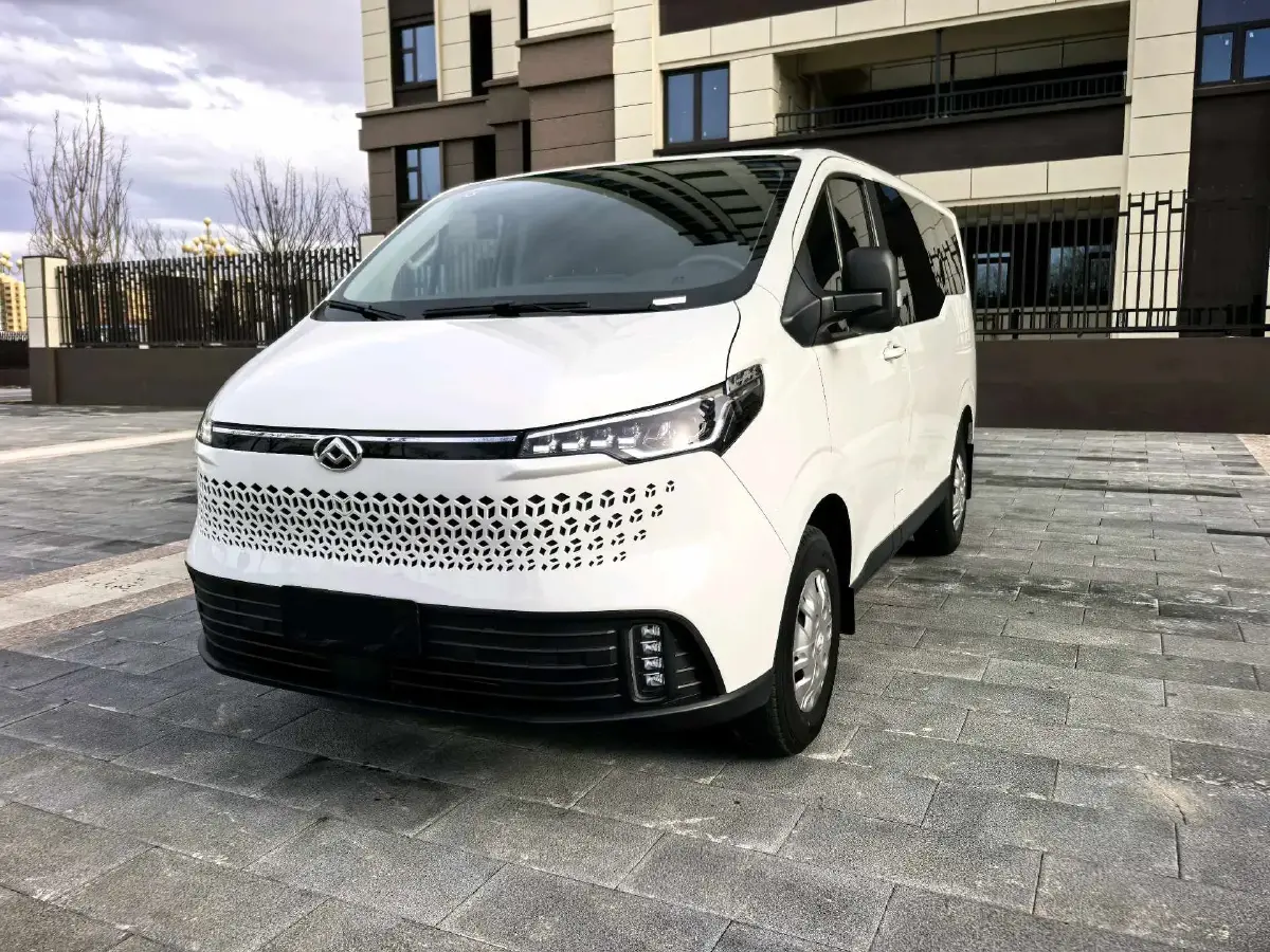 2023 MAXUS XinTu V70 2.0T 125HP L4 6MT