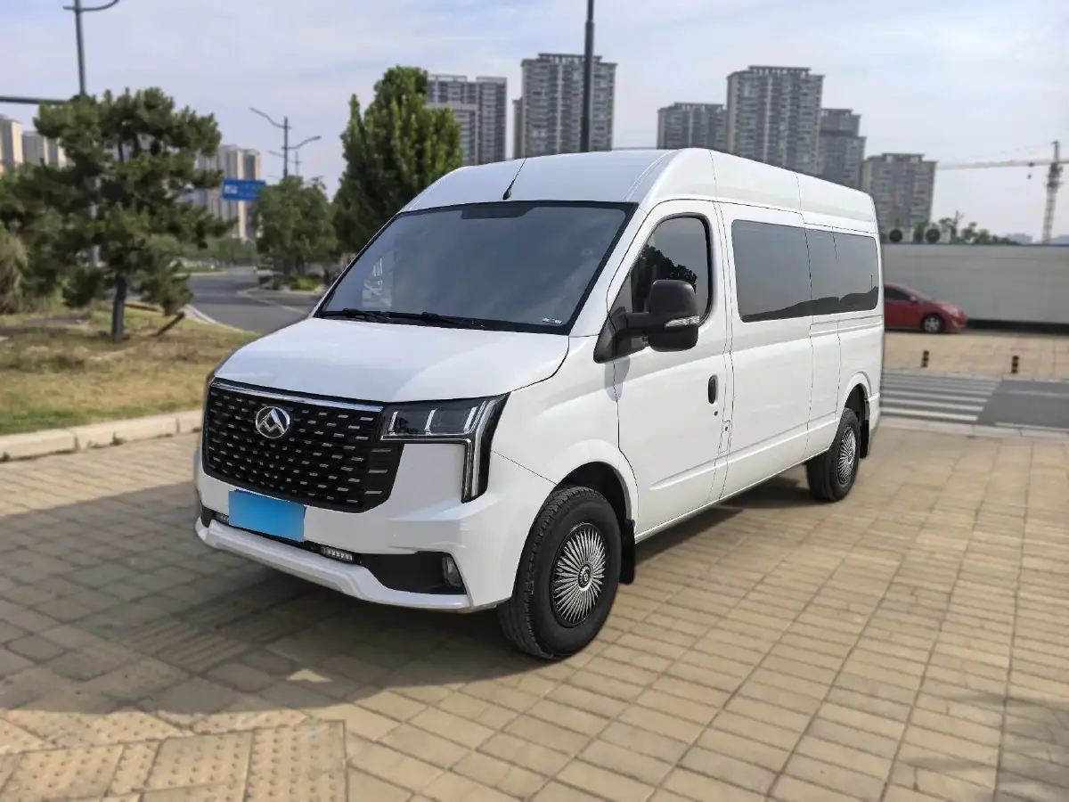 2024 MAXUS XinTu V80 2.0T 147HP L4 6MT
