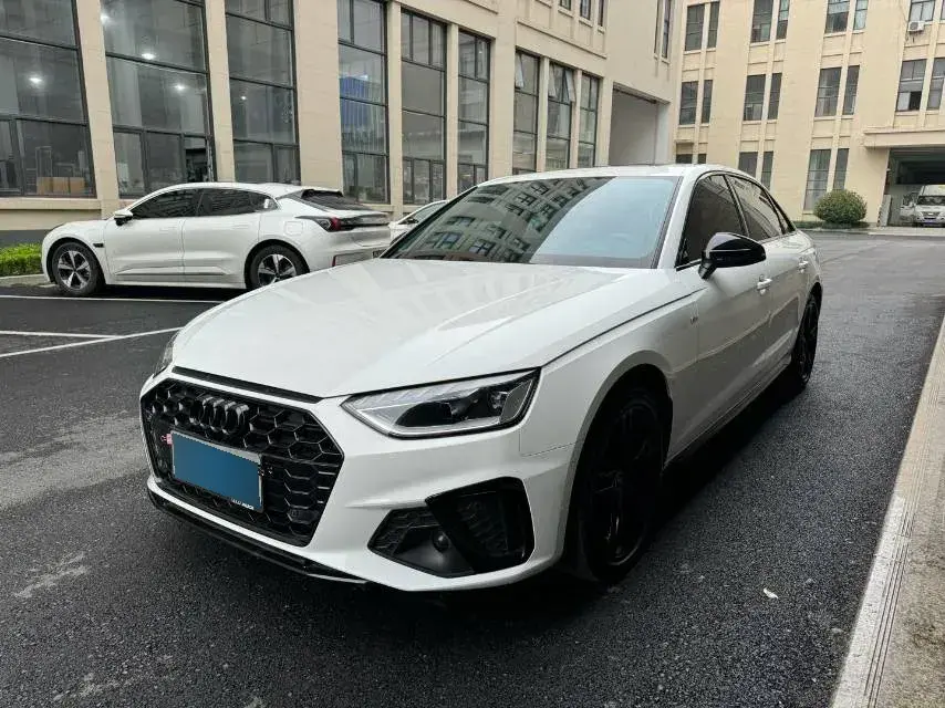 2022 Audi A4L 2.0T 190HP L4 7DCT