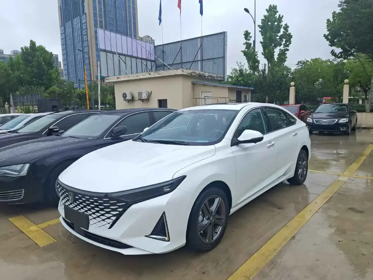 2023 ChangAn Raeton Plus 1.5T 188HP L4 7DCT 2023 ChangAn Raeton Plus 1.5T 188HP L4 7DCT