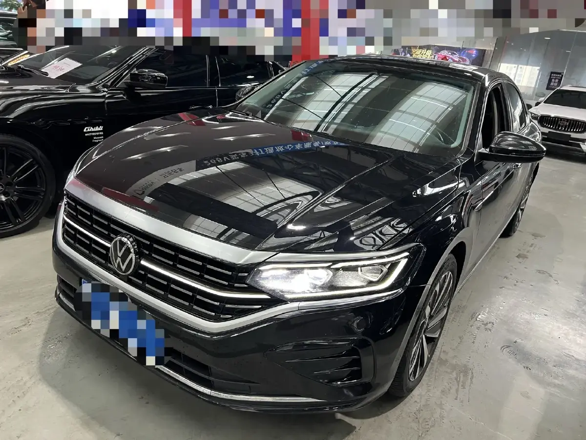 2022 Volkswagen Passat 2.0T 220HP L4 7DCT