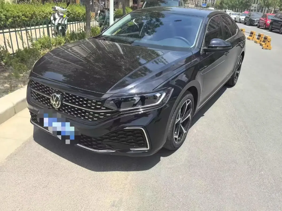 2024 Volkswagen Passat 2.0T 186HP L4 7DCT