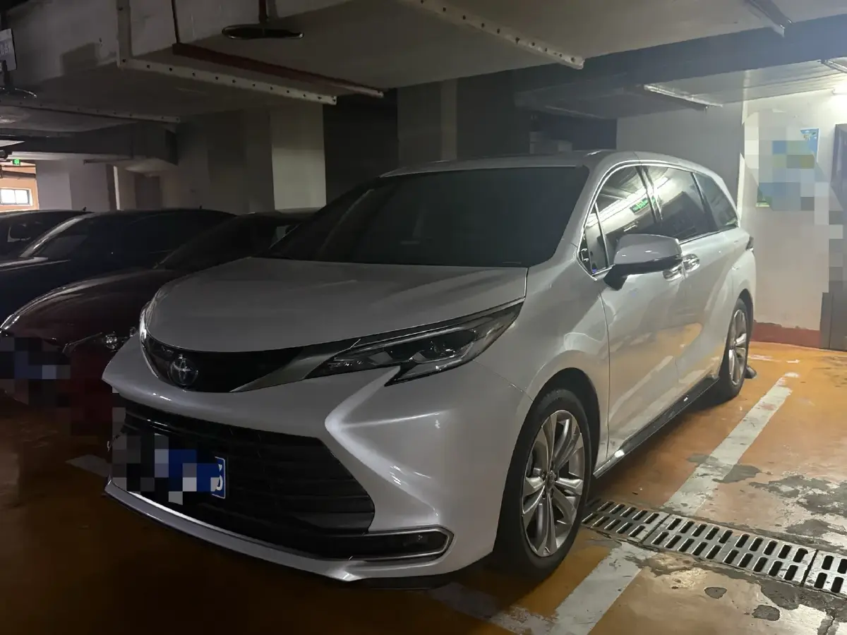 2023 Toyota Sienna 2.5L 189HP L4 E-CVT Hybrid