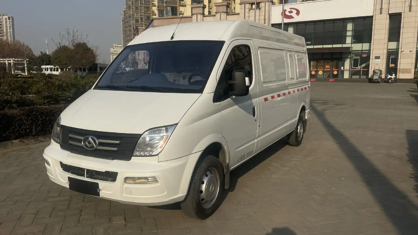 2023 MAXUS XinTu V80 2.0T 127HP L4 6AMT