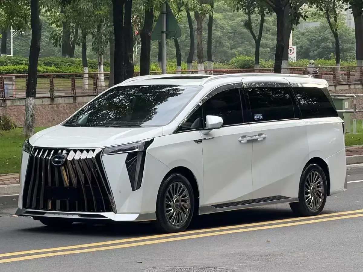 2023 GAC Trumpchi M8 2.0T 190HP L4 E-CVT Hybrid