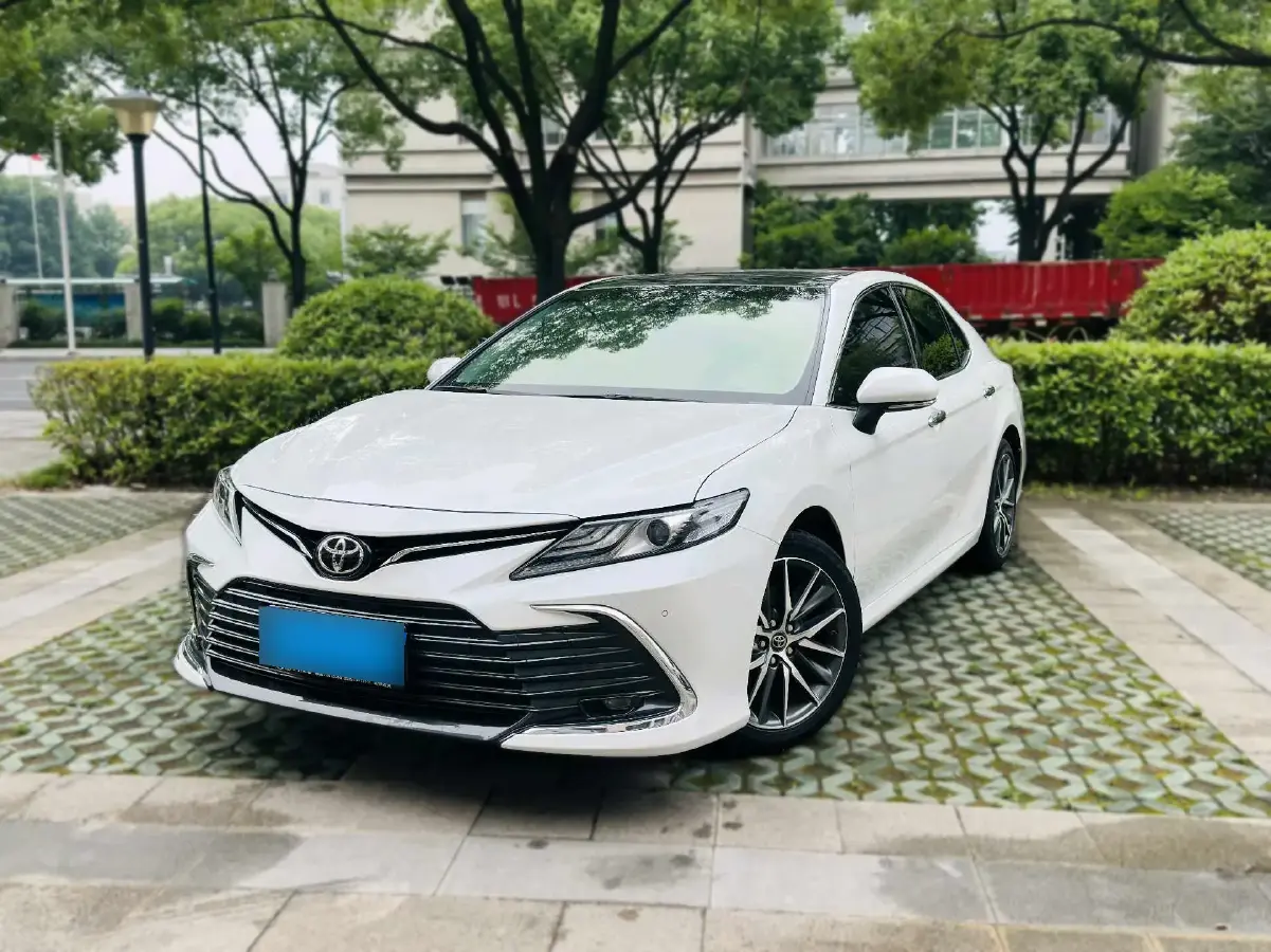2021 Toyota Camry 2.5L 209HP L4 8AT