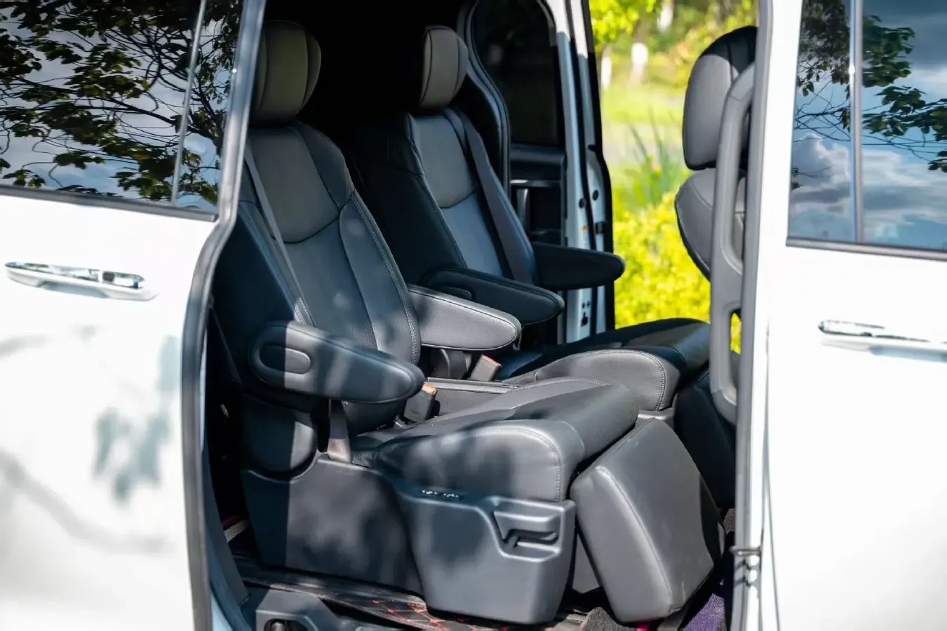 2021 Toyota Sienna 2.5L 192HP L4 E-CVT Hybrid,autocango,china used car exporter,china ev exporter,chinese used car exporter,chinese used ev exporter