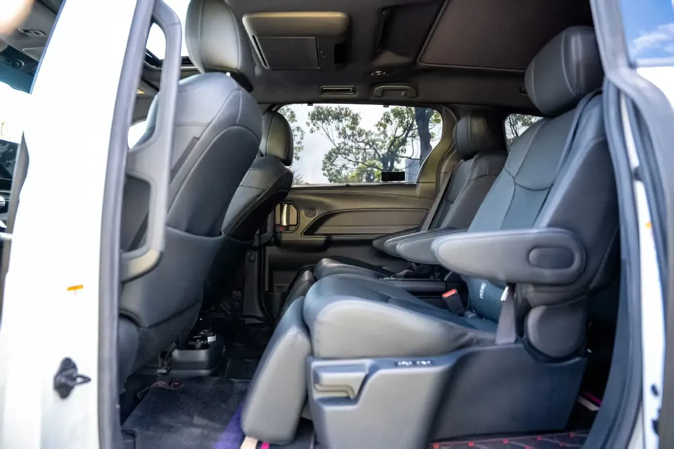 2021 Toyota Sienna 2.5L 192HP L4 E-CVT Hybrid,autocango,china used car exporter,china ev exporter,chinese used car exporter,chinese used ev exporter