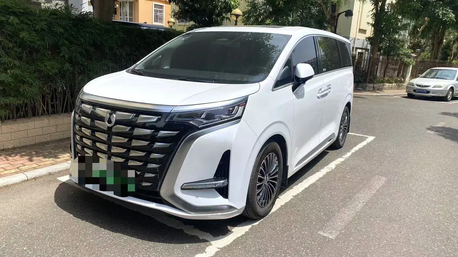 2024 Denza D9 1.5T 139HP L4 E-CVT PHEV 40KWH