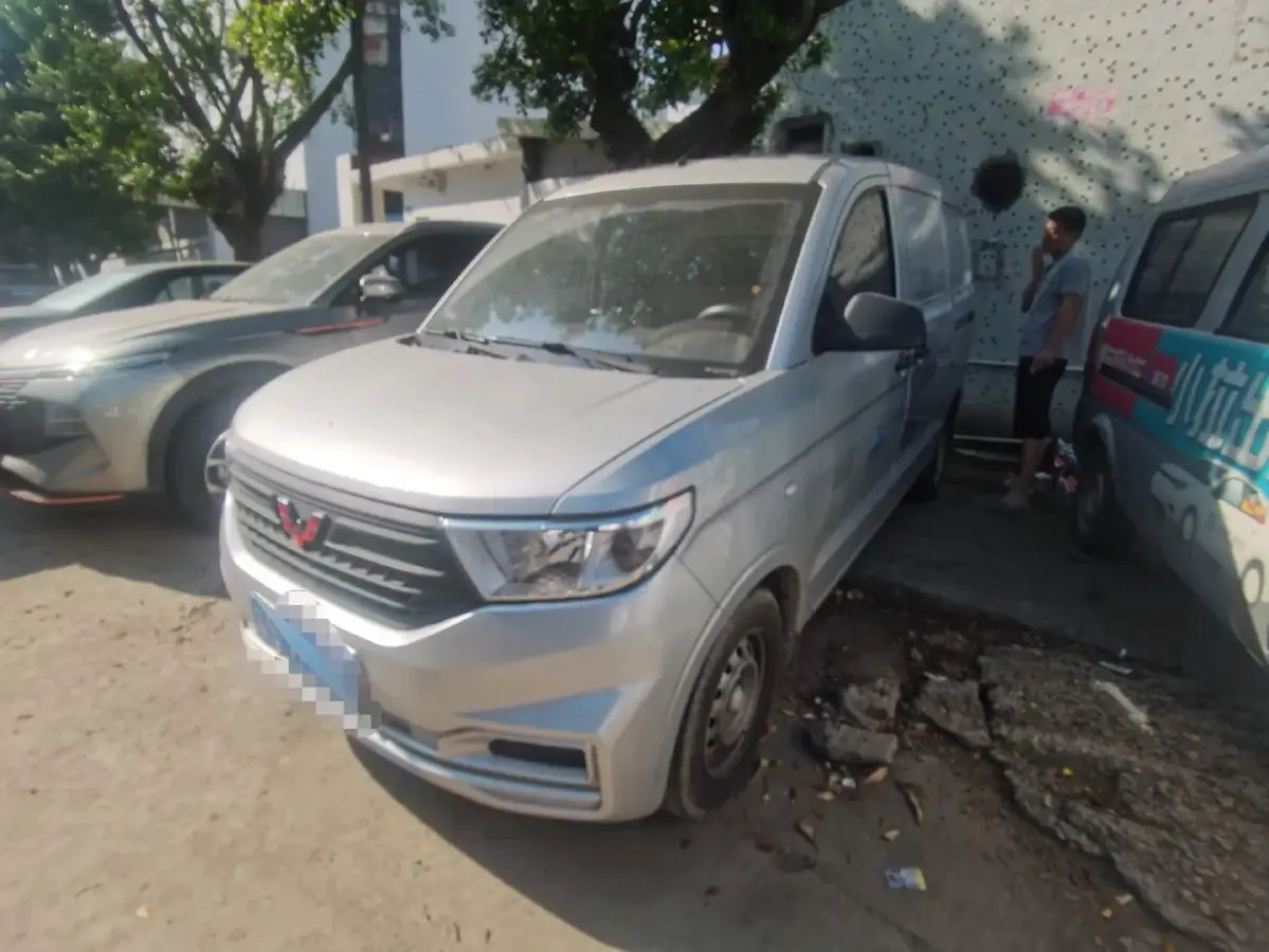 2021 WuLing HongGuang V 1.5L 99HP L4 6MT
