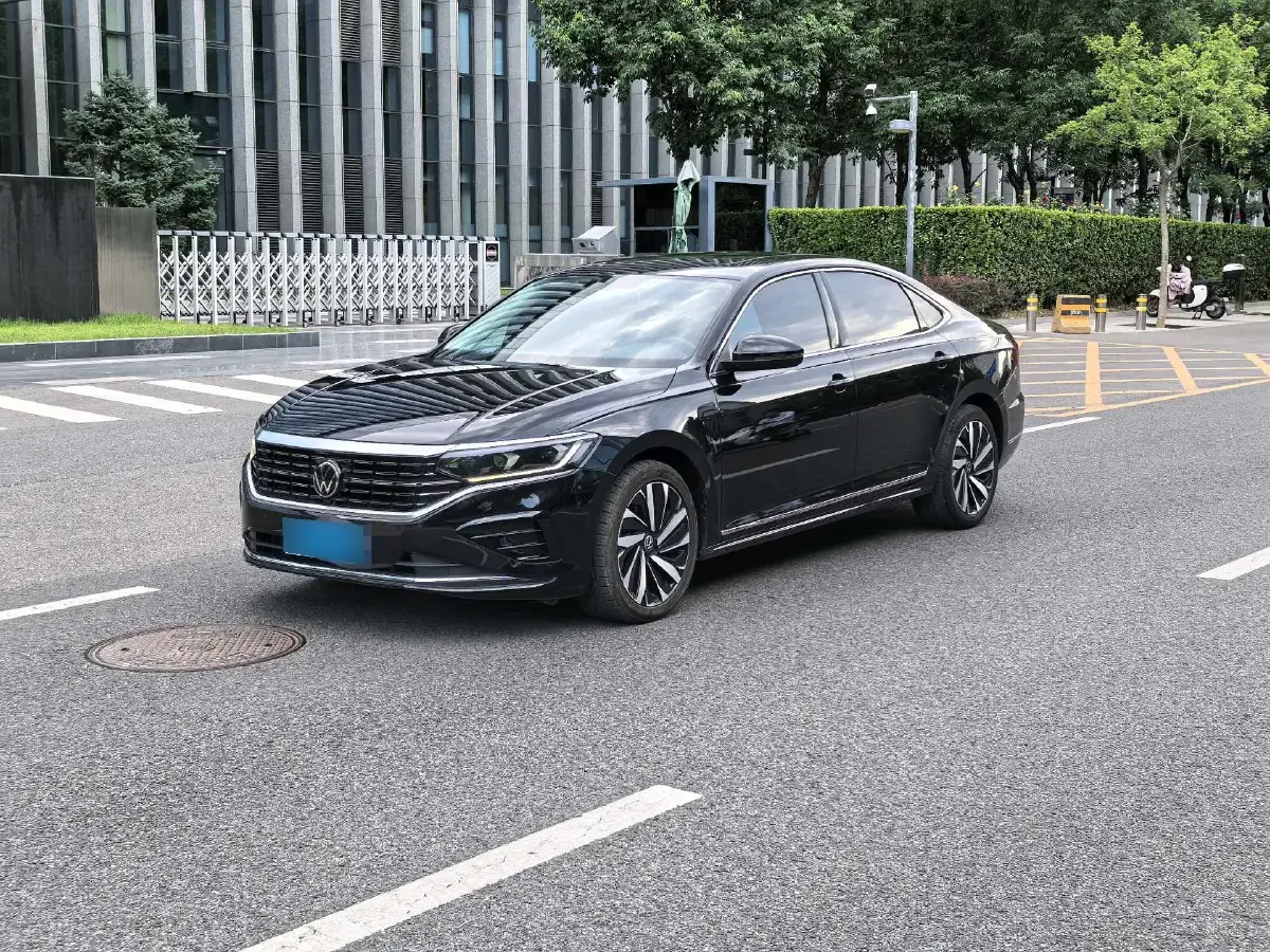 2022 Volkswagen Passat 2.0T 186HP L4 7DCT