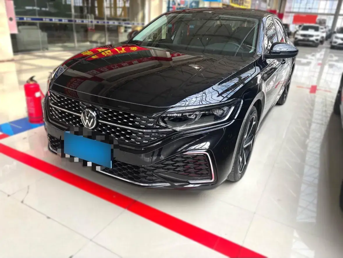 2024 Volkswagen Passat 2.0T 186HP L4 7DCT