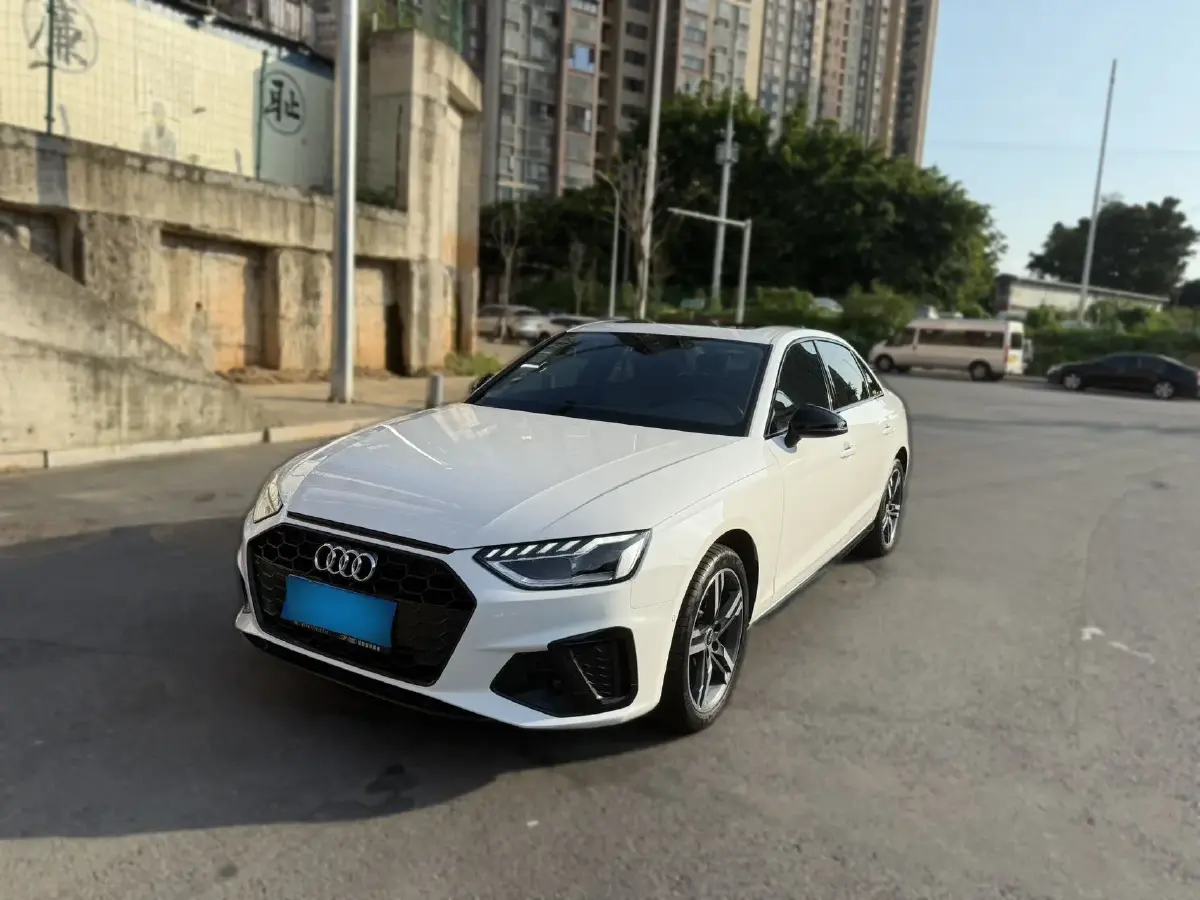 2022 Audi A4L 2.0T 190HP L4 7DCT