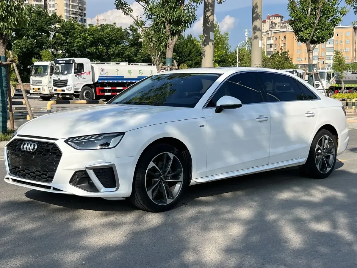 2022 Audi A4L 2.0T 190HP L4 7DCT