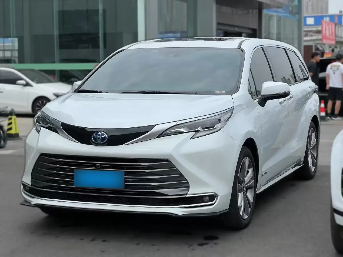 2023 Toyota Sienna 2.5L 189HP L4 E-CVT Hybrid
