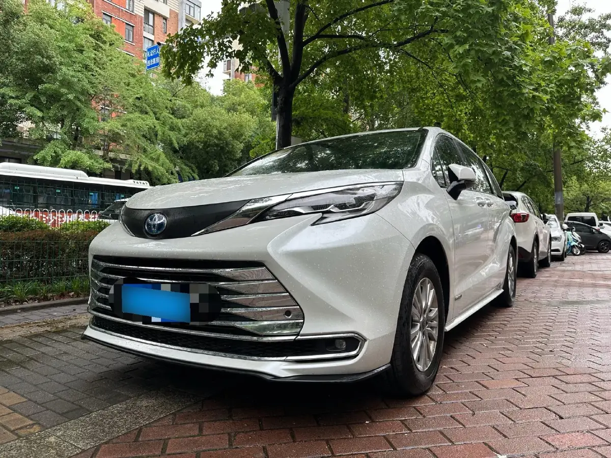 2021 Toyota Sienna 2.5L 192HP L4 E-CVT Hybrid