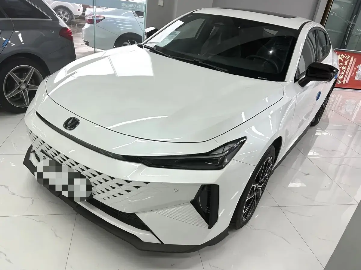 2024 ChangAn UNI-V iDD 1.5L 110HP L4 E-CVT PHEV 18.99KWH